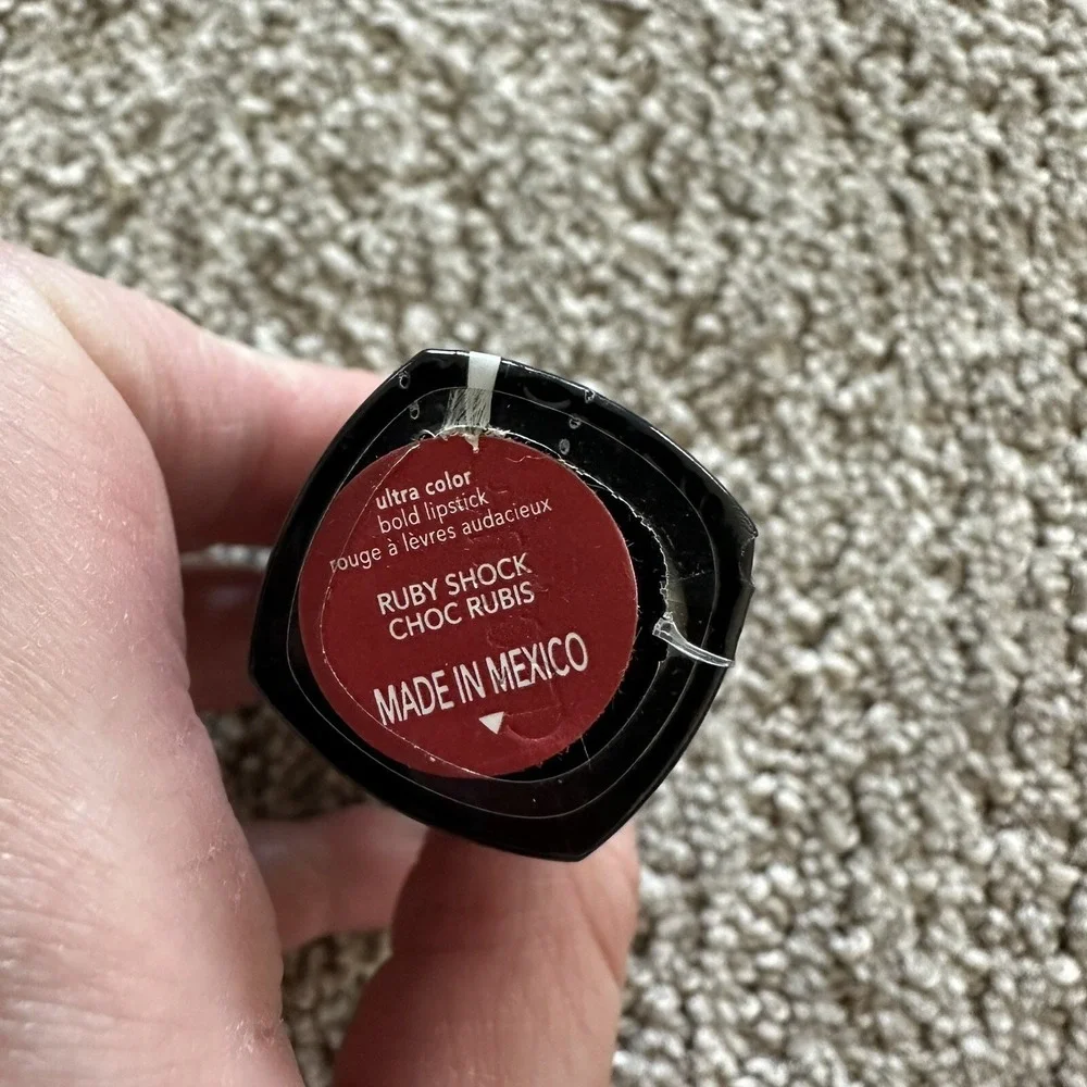 Avon ULTRA COLOR Bold Lipstick Ruby Shock‎